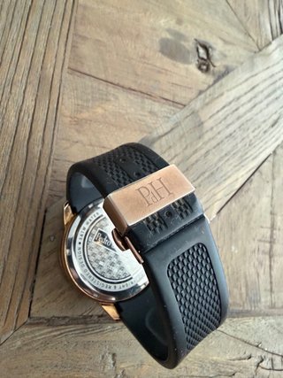 Reloj Pedro del Hierro Negro y Dorado