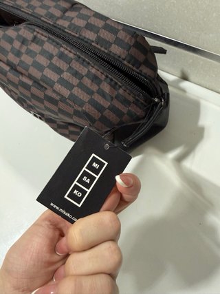 Bolso estampado cuadros marrón y negro