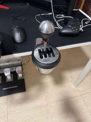 Volante Thrustmaster