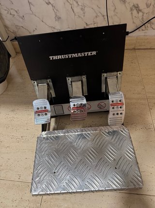 Volante Thrustmaster