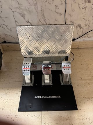 Volante Thrustmaster