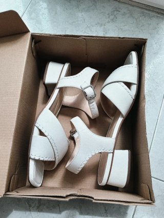 Sandalias Clarks blancas Tacon