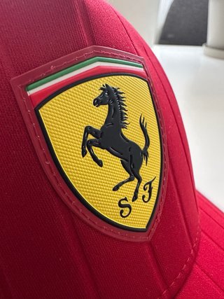 Gorra Official Ferrari Lewis Hamilton 2025 Adultos