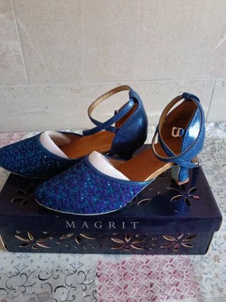 Zapatos de baile latino y bambas