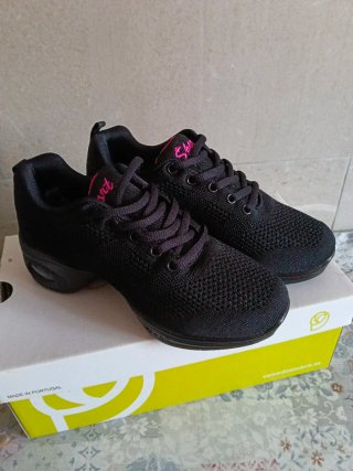 Zapatos de baile latino y bambas