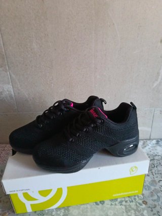 Zapatos de baile latino y bambas