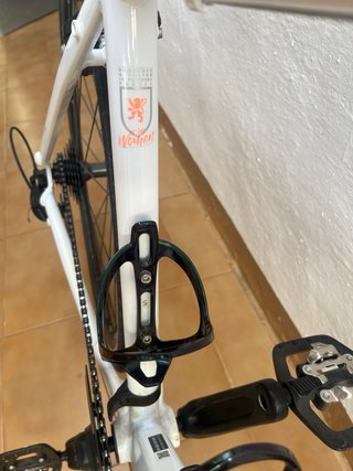 Bicicleta de carretera Triban blanca 8v