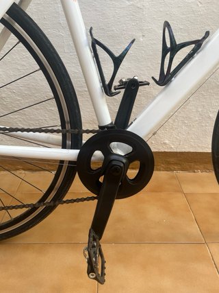 Bicicleta de carretera Triban blanca 8v