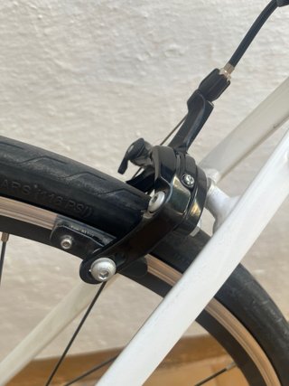 Bicicleta de carretera Triban blanca 8v