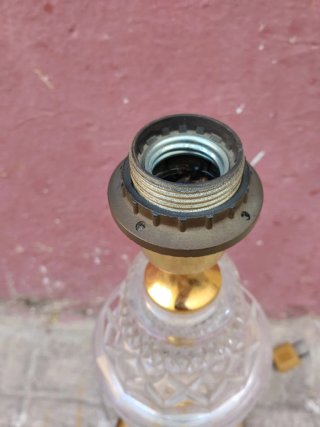 Lámpara de cristal dorada
