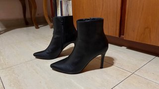 Botines negros tacón aguja punta fina