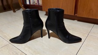 Botines negros tacón aguja punta fina