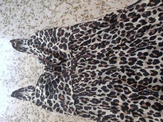 Vestido estampado leopardo con fruncido