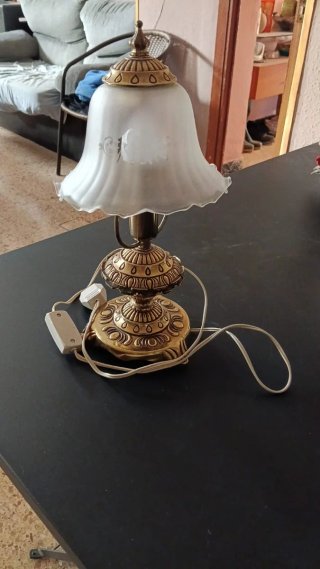 Lámpara de mesa antigua dorada y cristal