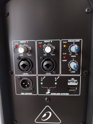 Altavoz Behringer B115D Autoamplificado