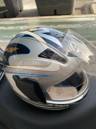 Casco de moto integral plateado