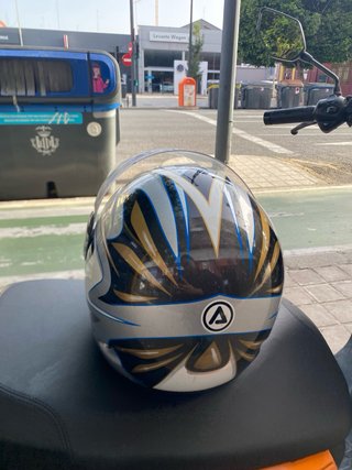 Casco de moto integral plateado