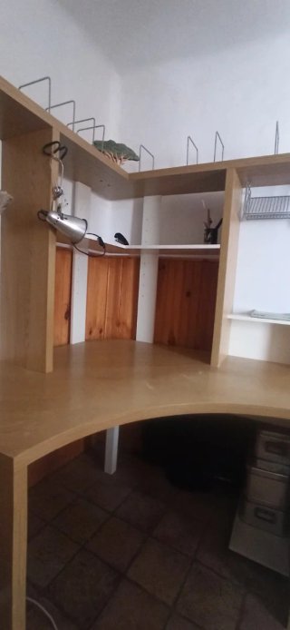 Escritorio de esquina. Madera y metal