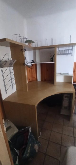 Escritorio de esquina. Madera y metal