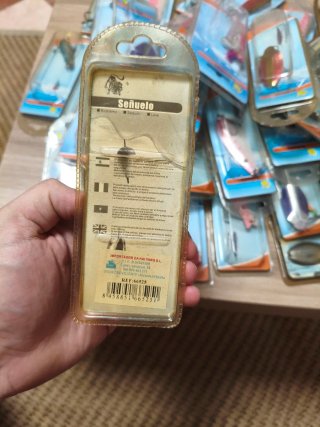Señuelos de pesca variados