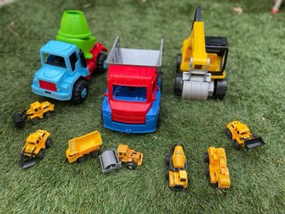 Juguetes vehículos de construcción playa areneros