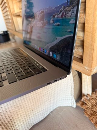 MACBOOK PRO 2019 i7/16/512