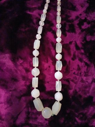 Collar antiguo oriental verde