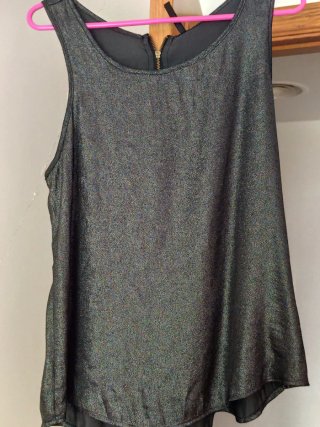 Top Stradivarius gris brillante Talla L a estrenar