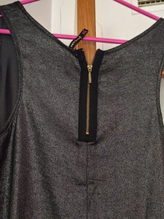Top Stradivarius gris brillante Talla L a estrenar