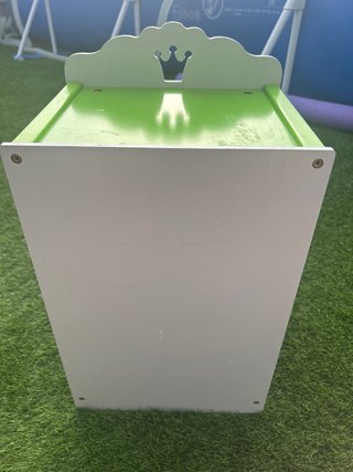 Cuna y armario de juguete verde