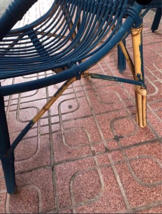 Silla de mimbre azul