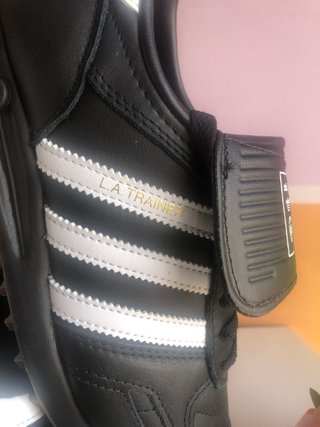 Zapatillas Adidas Negras y Blancas