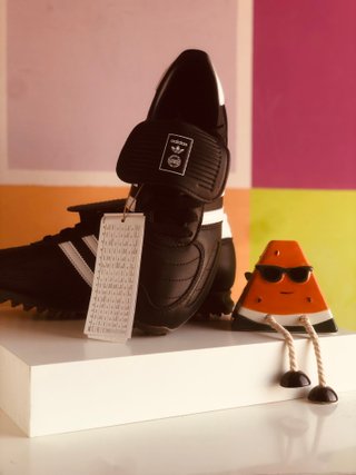 Zapatillas Adidas Negras y Blancas