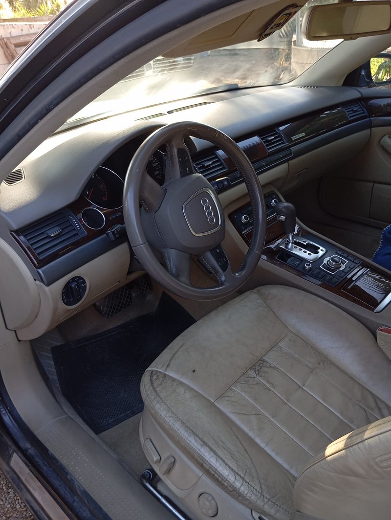 Audi A8 2005 - foto 1