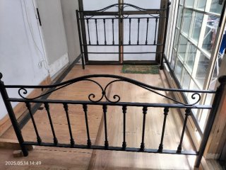 Cama de hierro forjado negra