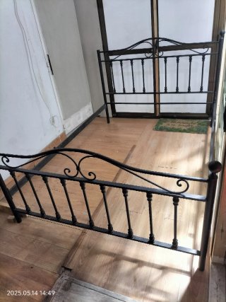 Cama de hierro forjado negra