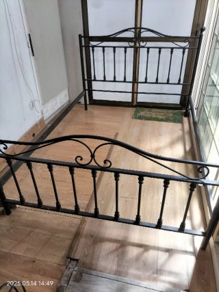 Cama de hierro forjado negra