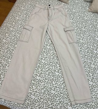 Pantalón cargo H&M beige