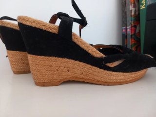 Sandalias cuña ante negro