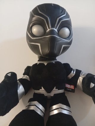 Peluche Black Panther Marvel Mattel.
