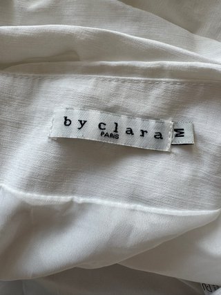 Falda midi blanca by Clara Paris con volantes