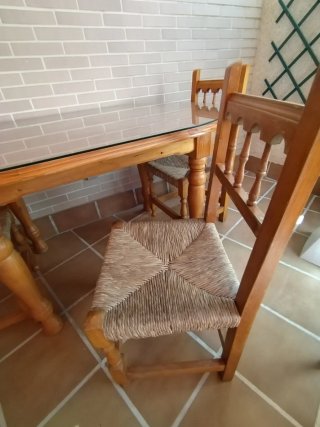 Mesa de comedor madera y cristal ovalada