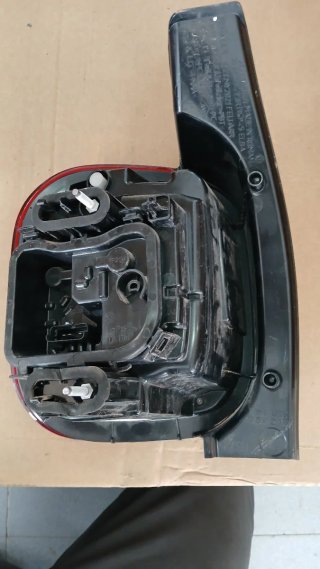 Piloto trasero derecho Dacia Duster 2