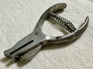 Antiguo taladro picabilletes, piqueteador patrones