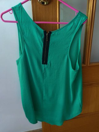 Top Stradivarius verde talla XL