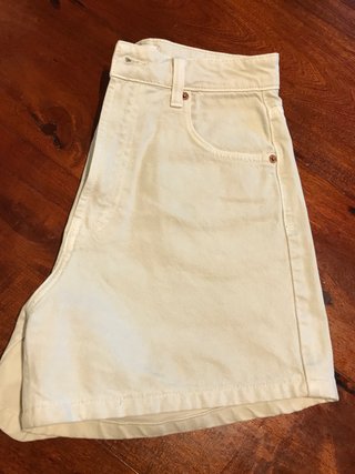 Vaqueros cortos beige