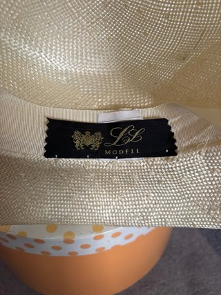 Sombrero/tocado de paja con flor