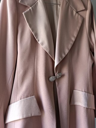 Abrigo rosa empolvado hecho a medida