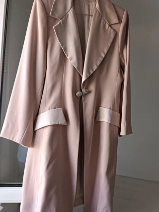Abrigo rosa empolvado hecho a medida