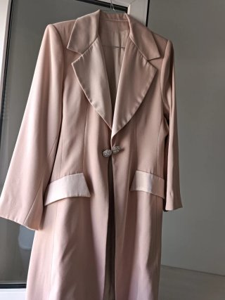 Abrigo rosa empolvado hecho a medida